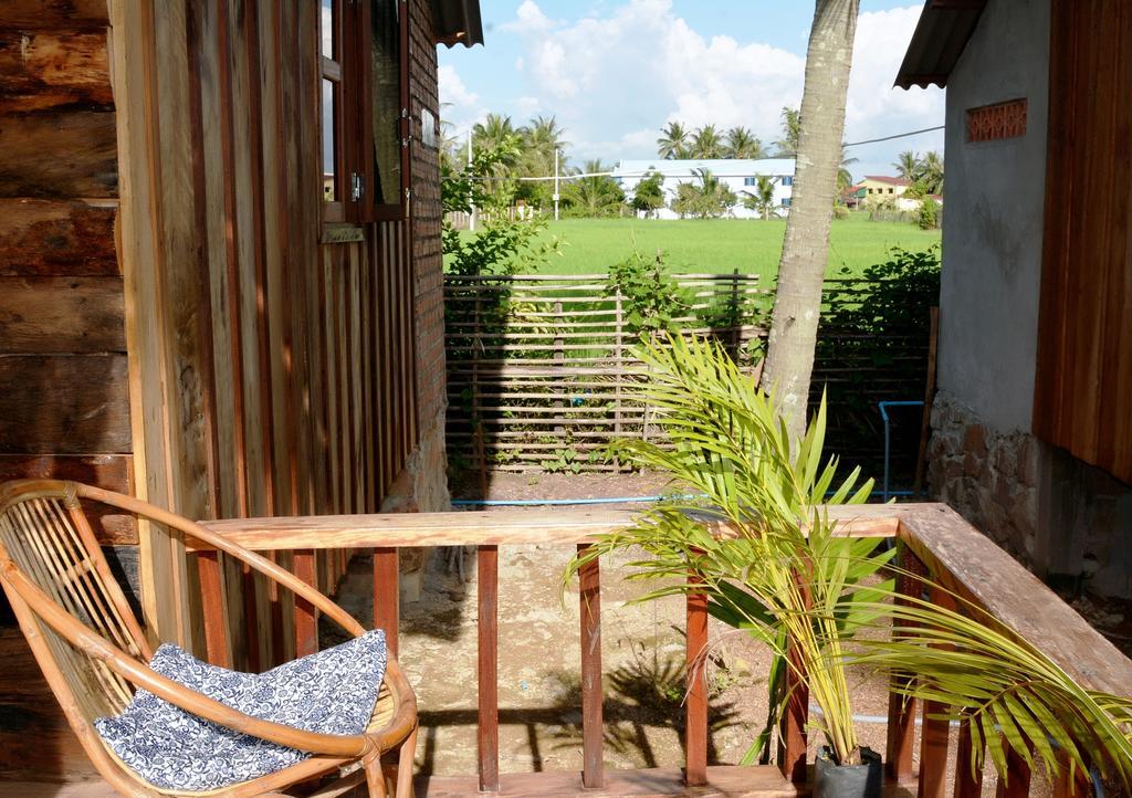 Fish Island Bungalows Kampot Exteriör bild