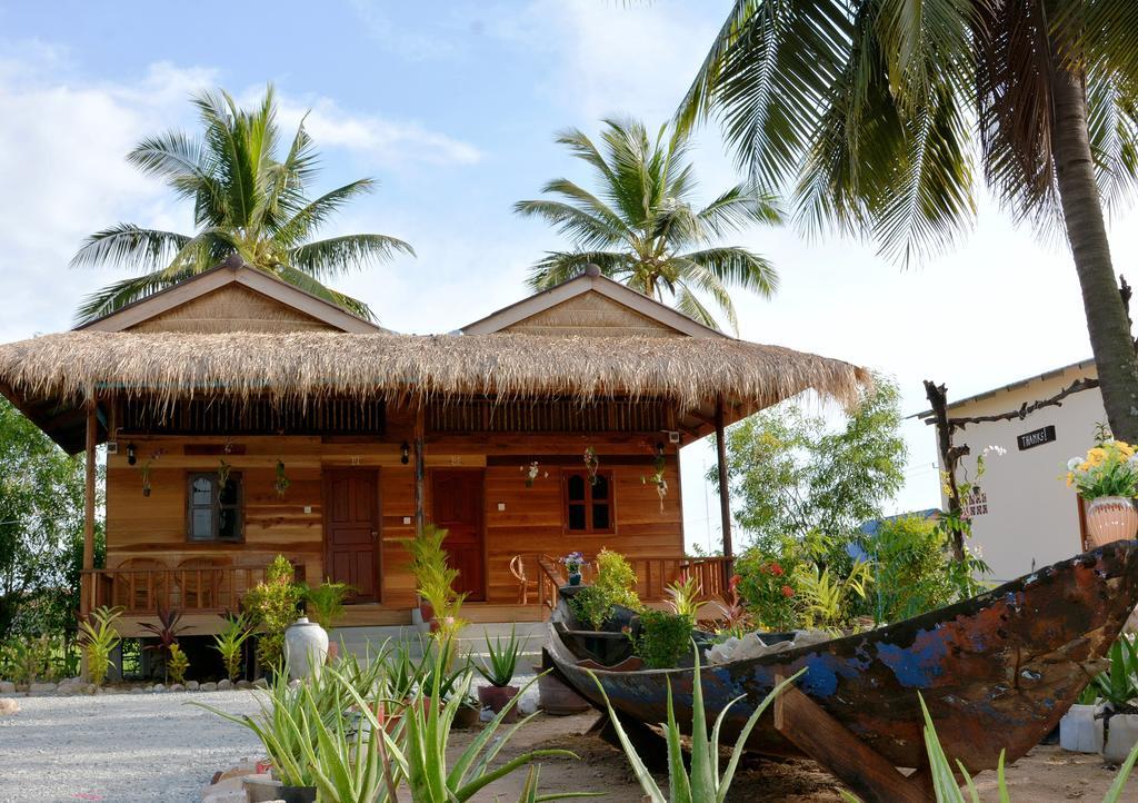 Fish Island Bungalows Kampot Exteriör bild