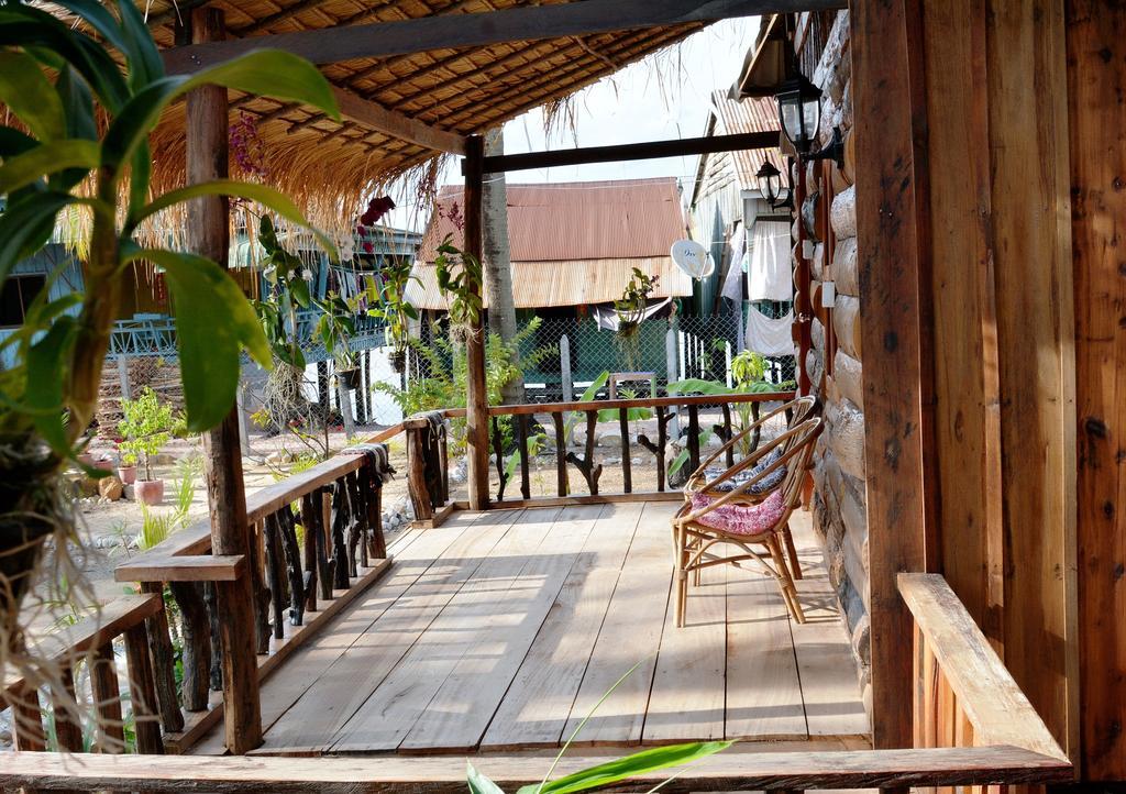 Fish Island Bungalows Kampot Exteriör bild